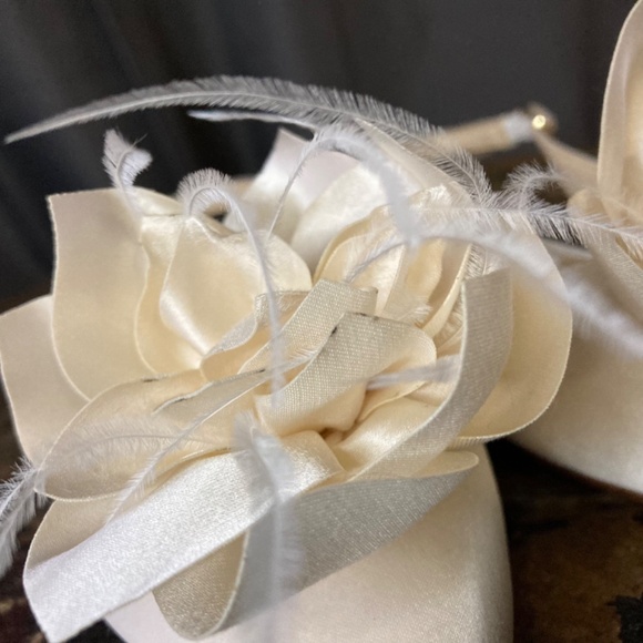 NIB Jessica Simpson Evito Ivory Satin Floral Flats Feminine Formal Wedding Sz 5 - Picture 5 of 9